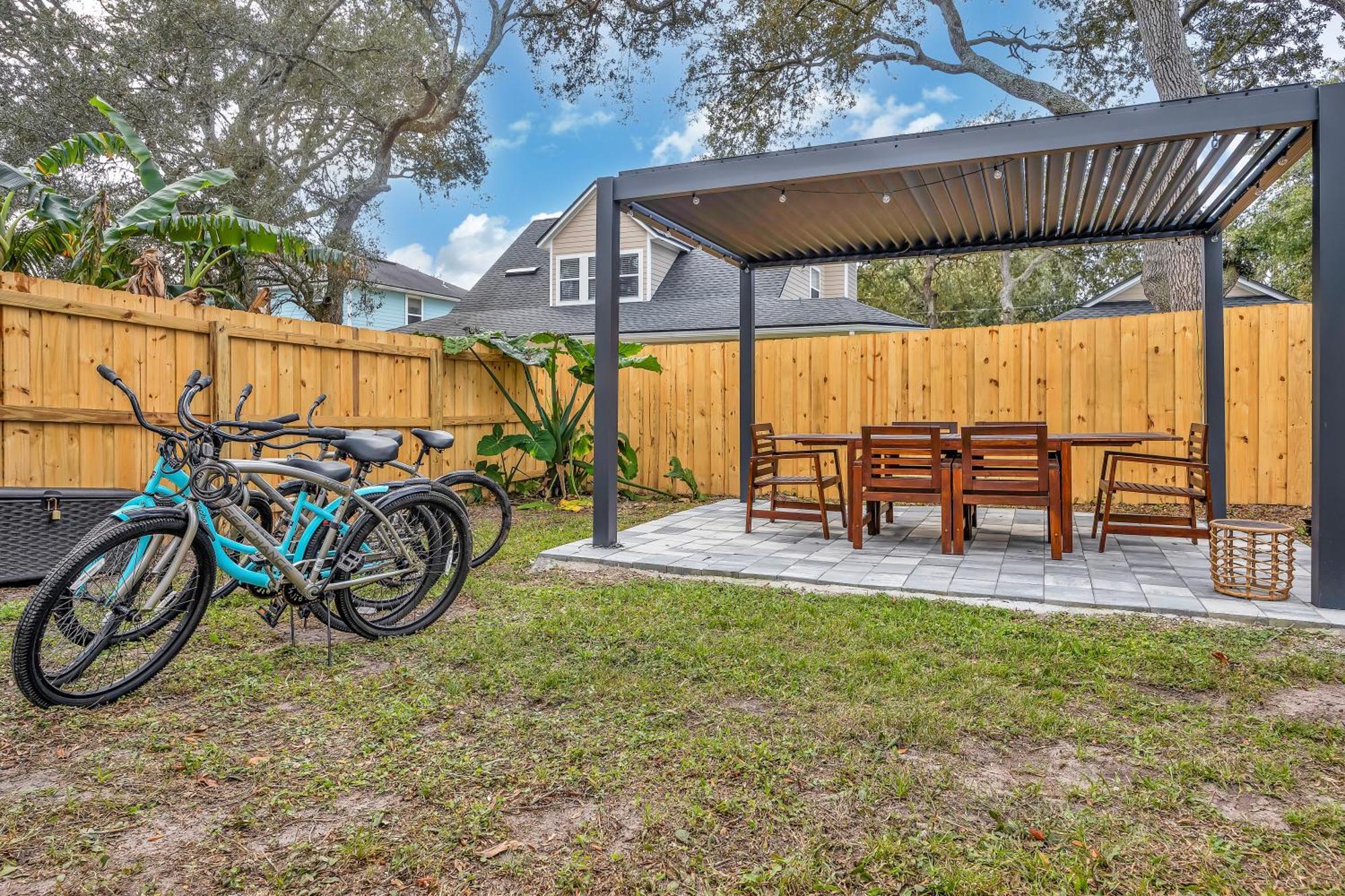 {Hidden Gem} Beach Home Blocks From Ocean +6 Bikes ジャクソンビル・ビーチ エクステリア 写真